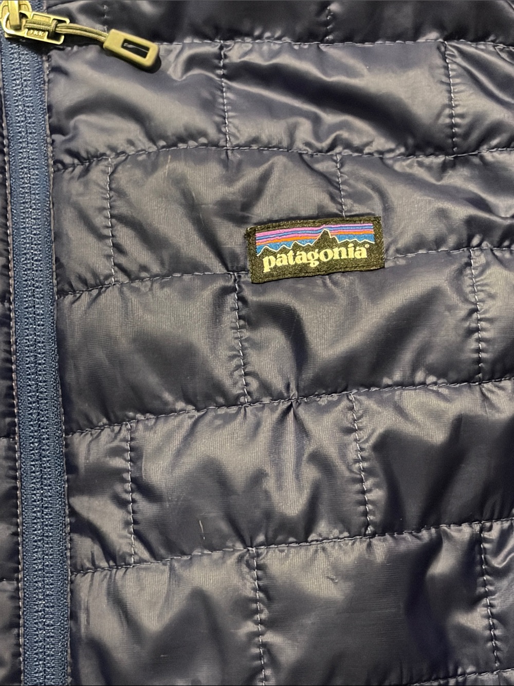 Patagonia women’s vest size large dark purple, zip pockets inside pocket EUC - Picture 2 of 7